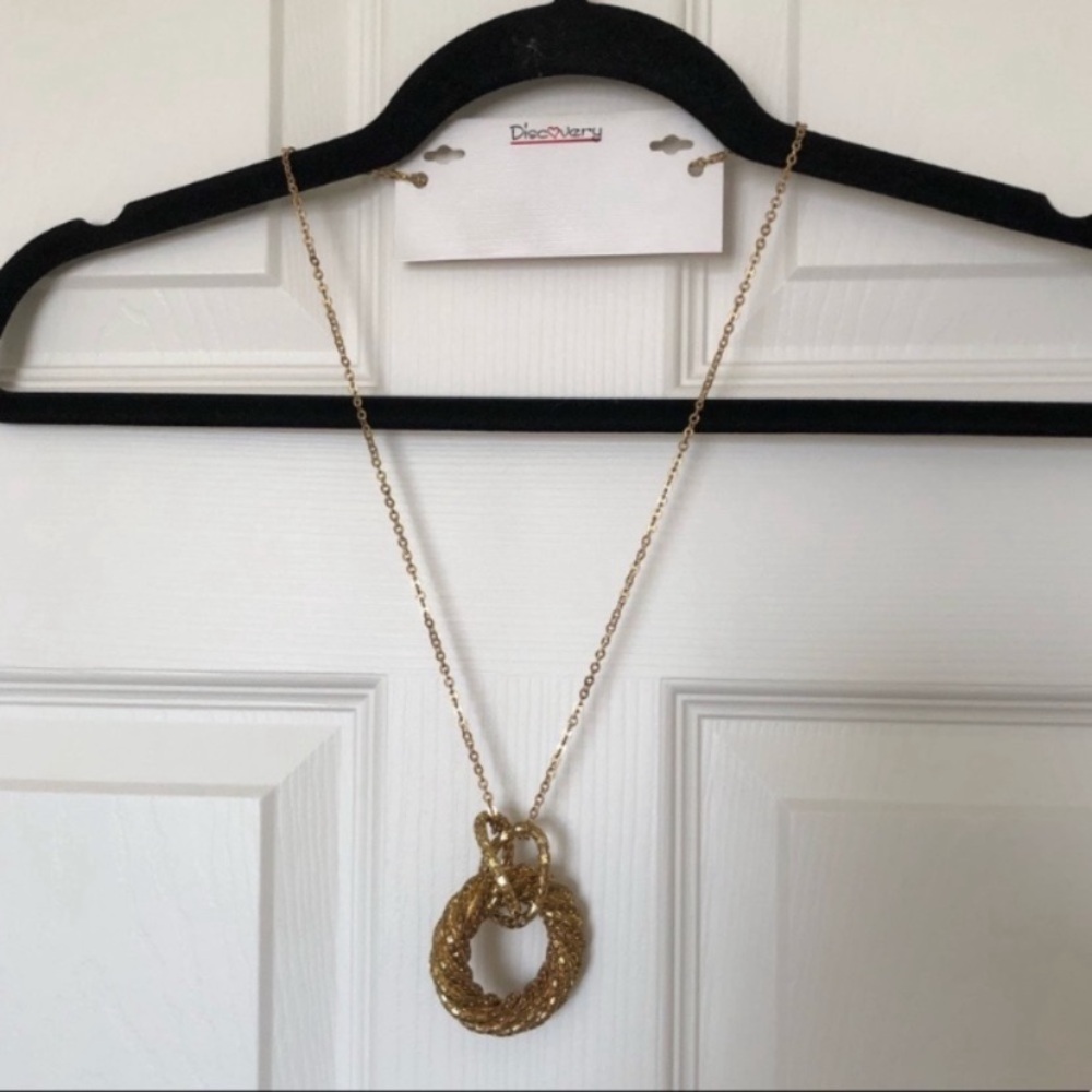 Gold Twisted Knot Pendant Necklace